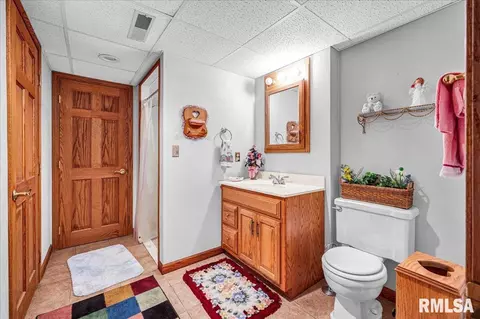 Bath - 321 Townhall Rd, Metamora, IL 61548 photo 4 of 4