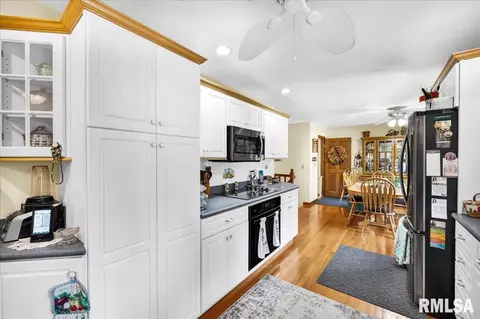 Entry Way - 321 Townhall Rd, Metamora, IL 61548 photo 1 of 1
