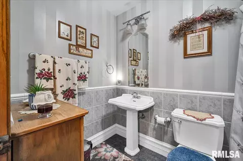 Bath - 321 Townhall Rd, Metamora, IL 61548 photo 3 of 4