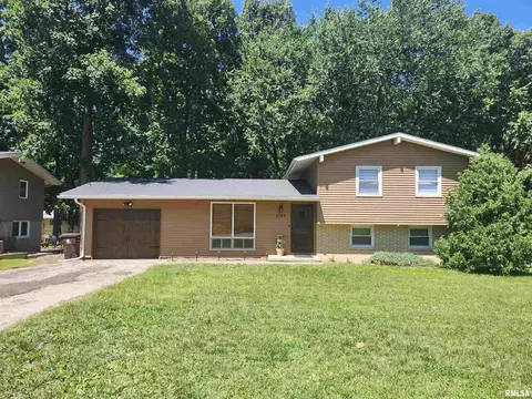 5727 N Monterey Ct, Peoria, IL 61614