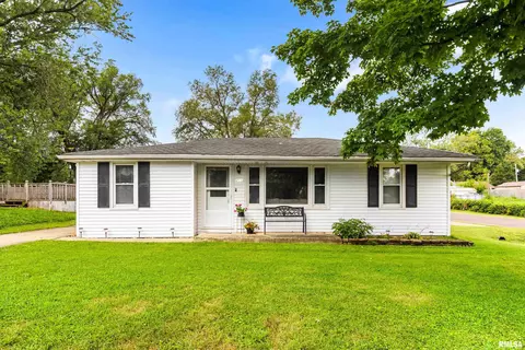 211 Florida Ave, Washington, IL 61571