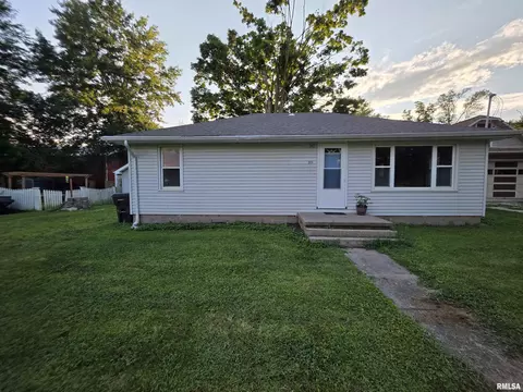 201 N 1st St, London Mills, IL 61544