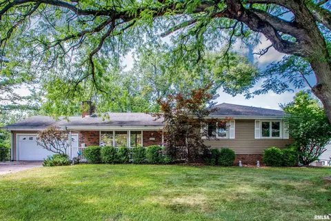 5003 N Mansfield Dr, Peoria, IL 61614
