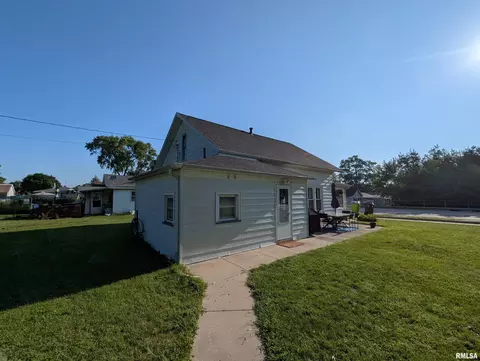 Exterior - 103 N 4th St, Dunlap, IL 61525 photo 3 of 6
