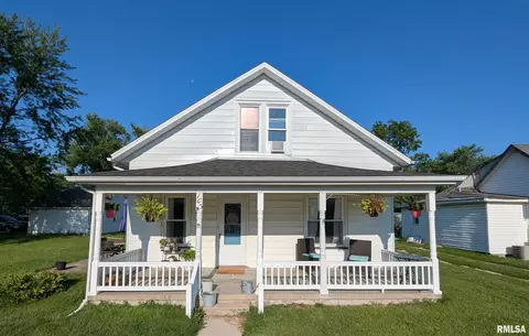 103 N 4th St, Dunlap, IL 61525