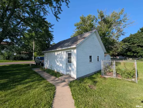 Exterior - 103 N 4th St, Dunlap, IL 61525 photo 5 of 6