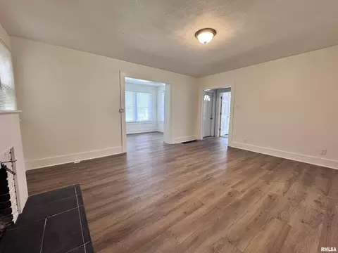 339 W Pierce St, Macomb, IL 61455 photo 3