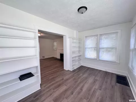 339 W Pierce St, Macomb, IL 61455 photo 5
