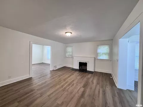 339 W Pierce St, Macomb, IL 61455 photo 2