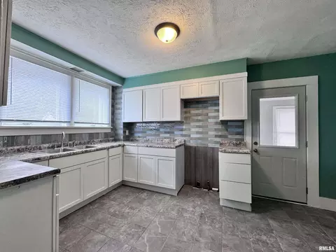 339 W Pierce St, Macomb, IL 61455 photo 11