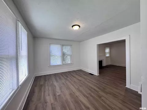 339 W Pierce St, Macomb, IL 61455 photo 6
