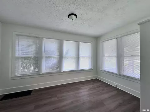 339 W Pierce St, Macomb, IL 61455 photo 4