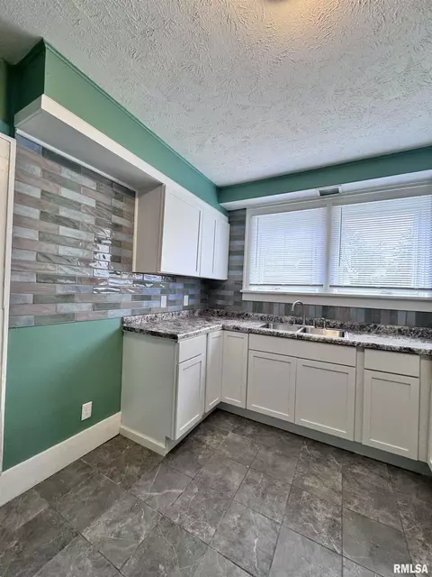 339 W Pierce St, Macomb, IL 61455 photo 10