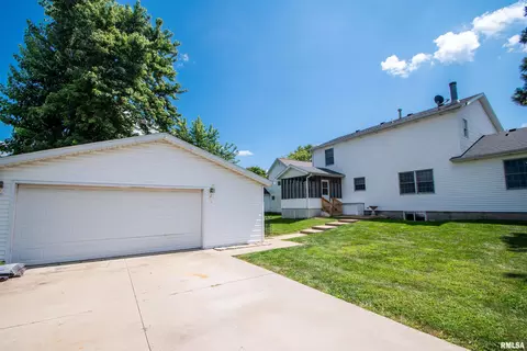 500 E North St, Danvers, IL 61732 photo 5