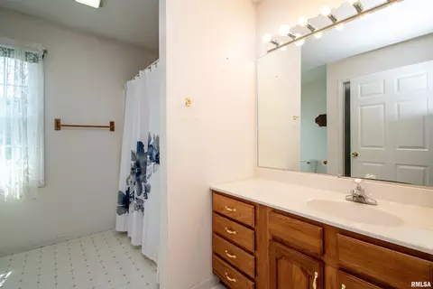 500 E North St, Danvers, IL 61732 photo 18