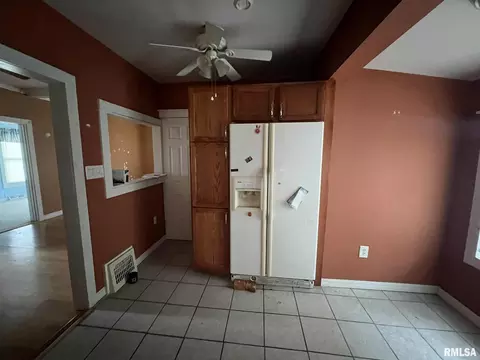 Entry Way - 809 W Jefferson St, Macomb, IL 61455 photo 2 of 2