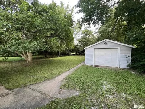 Exterior - 809 W Jefferson St, Macomb, IL 61455 photo 3 of 4