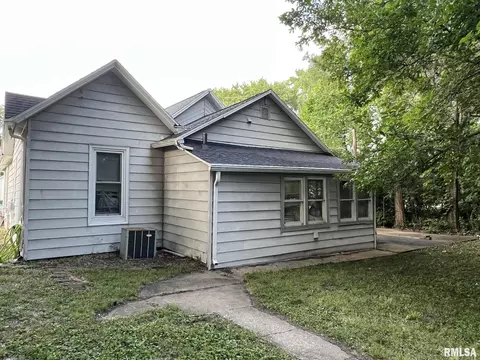 Exterior - 809 W Jefferson St, Macomb, IL 61455 photo 1 of 4