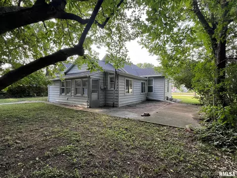 Exterior - 809 W Jefferson St, Macomb, IL 61455 photo 2 of 4