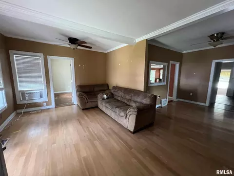 Living - 809 W Jefferson St, Macomb, IL 61455 photo 1 of 2