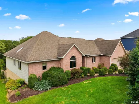 1334 N Independence Ct, Germantown Hills, IL 61548
