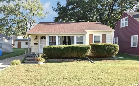 2626 W Heading Ave, West Peoria, IL 61604