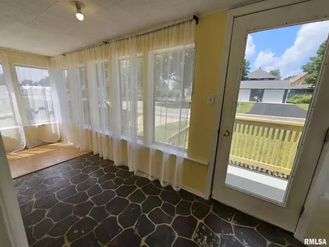 321 S Vine St, Mount Pulaski, IL 62548 photo 29