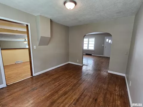 321 S Vine St, Mount Pulaski, IL 62548 photo 17