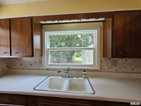 321 S Vine St, Mount Pulaski, IL 62548 photo 12