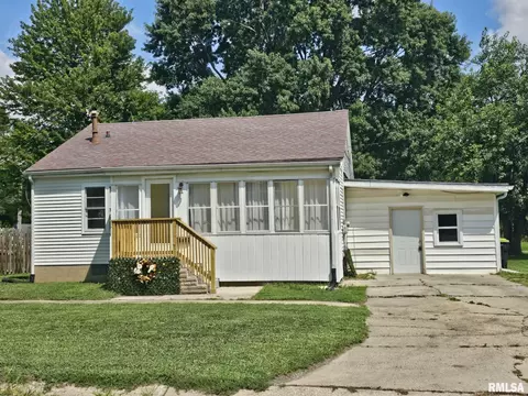 321 S Vine St, Mount Pulaski, IL 62548 photo 6