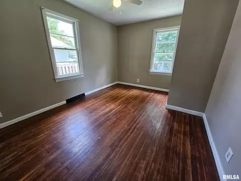 321 S Vine St, Mount Pulaski, IL 62548 photo 25