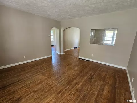 321 S Vine St, Mount Pulaski, IL 62548 photo 19