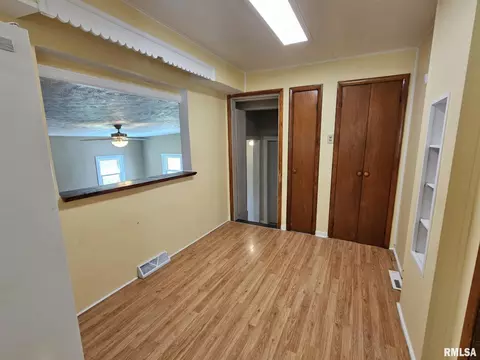 321 S Vine St, Mount Pulaski, IL 62548 photo 13