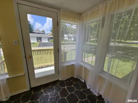 321 S Vine St, Mount Pulaski, IL 62548 photo 32