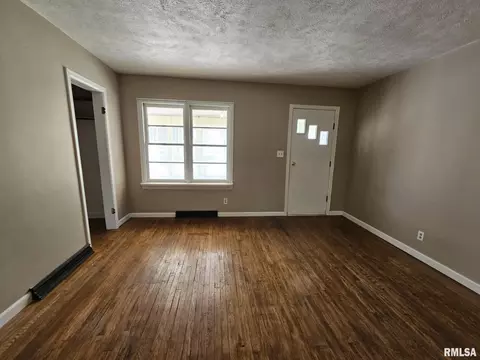 321 S Vine St, Mount Pulaski, IL 62548 photo 21