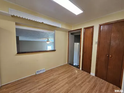 321 S Vine St, Mount Pulaski, IL 62548 photo 15