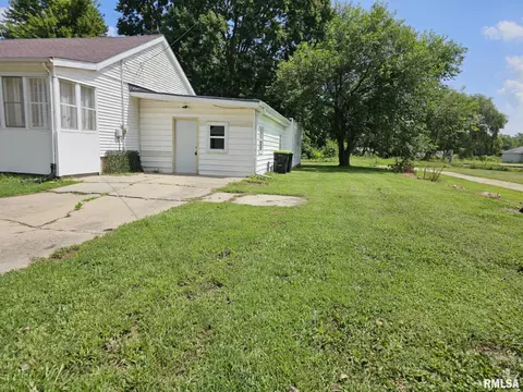 321 S Vine St, Mount Pulaski, IL 62548 photo 7