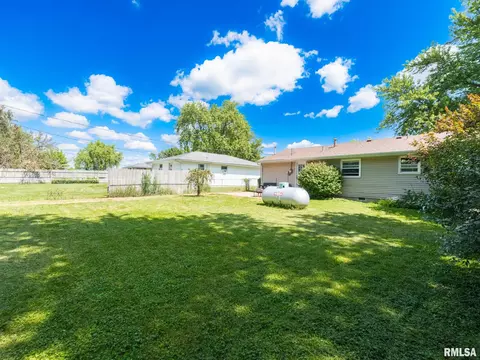 Exterior - 111 Bryant St, Morton, IL 61550 photo 9 of 15
