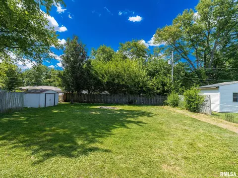 Exterior - 111 Bryant St, Morton, IL 61550 photo 6 of 15