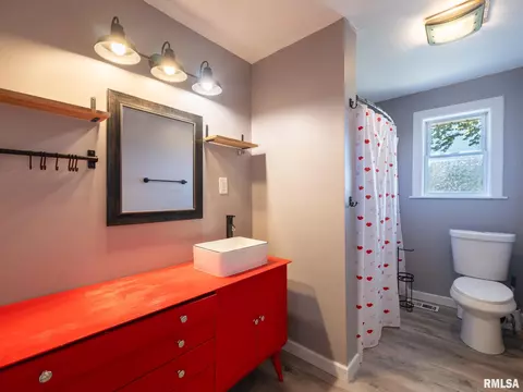 Bath - 111 Bryant St, Morton, IL 61550 photo 2 of 2