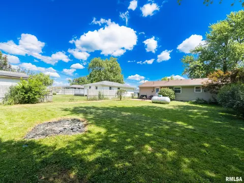 Exterior - 111 Bryant St, Morton, IL 61550 photo 10 of 15