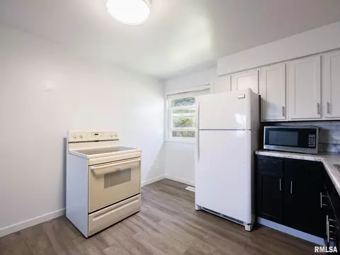 Kitchen - 111 Bryant St, Morton, IL 61550 photo 2 of 3