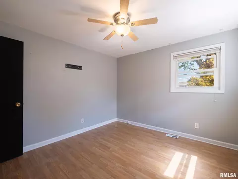 Bedroom - 111 Bryant St, Morton, IL 61550 photo 10 of 12