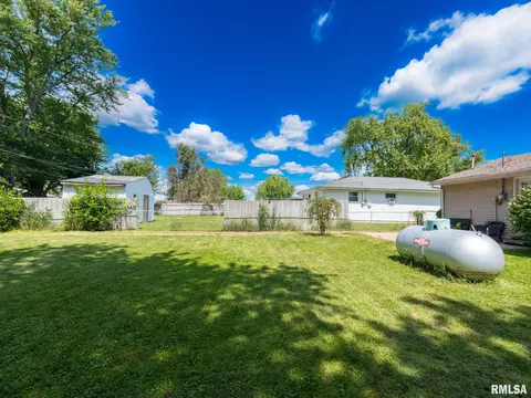 Exterior - 111 Bryant St, Morton, IL 61550 photo 8 of 15