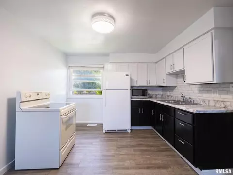 Kitchen - 111 Bryant St, Morton, IL 61550 photo 1 of 3