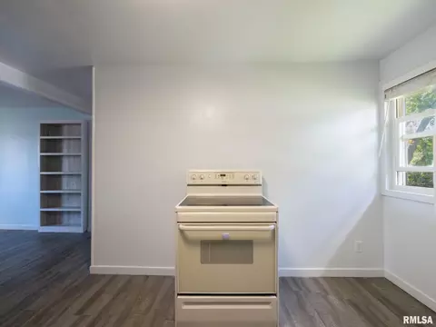 Entry Way - 111 Bryant St, Morton, IL 61550 photo 1 of 2