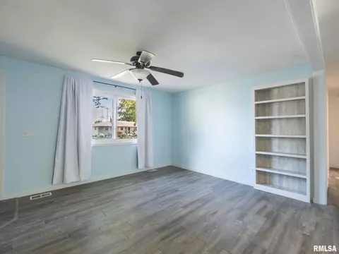 Living - 111 Bryant St, Morton, IL 61550 photo 3 of 7