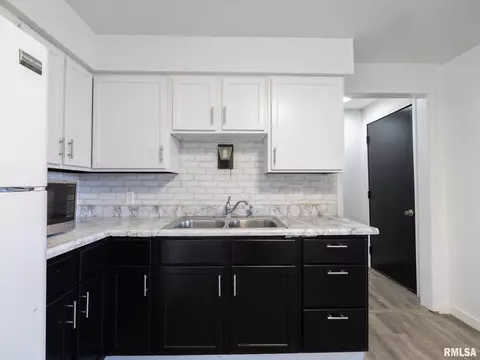 Kitchen - 111 Bryant St, Morton, IL 61550 photo 3 of 3
