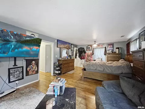 Bedroom - 7029 S Gerdes Rd, Mapleton, IL 61547 photo 2 of 18