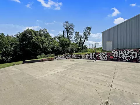 Exterior - 7029 S Gerdes Rd, Mapleton, IL 61547 photo 6 of 20